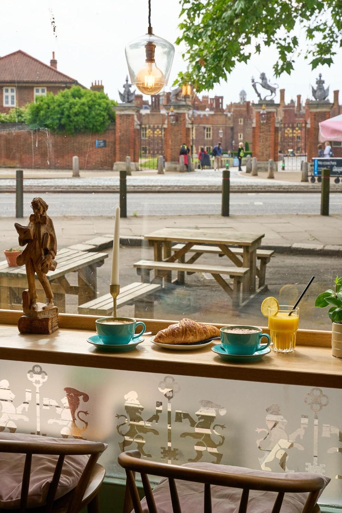 The Mitre, Hampton Court Hotel Kingston upon Thames  Exterior photo The view from the window of the café